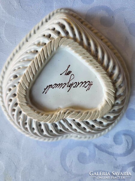 Heart-shaped ceramic ring holder