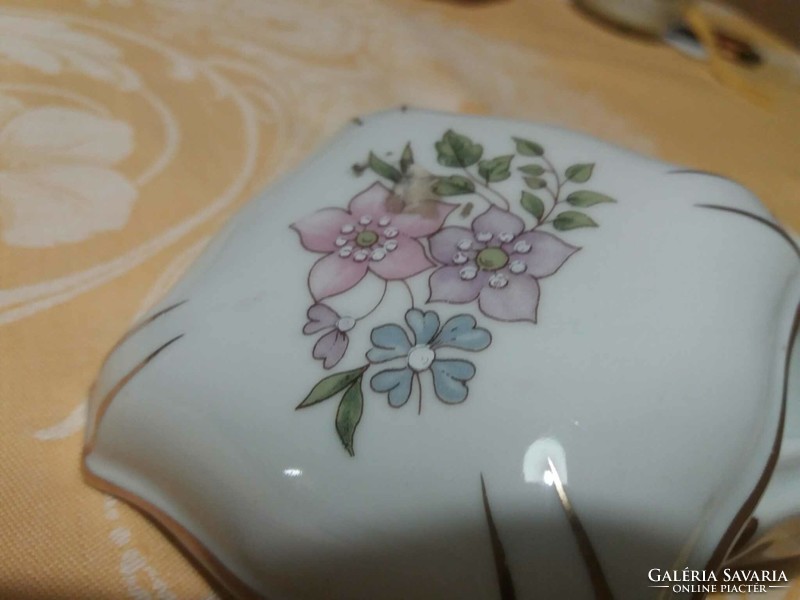 Virágos Zsolnay porcelán bonbonier vagy ékszertartó