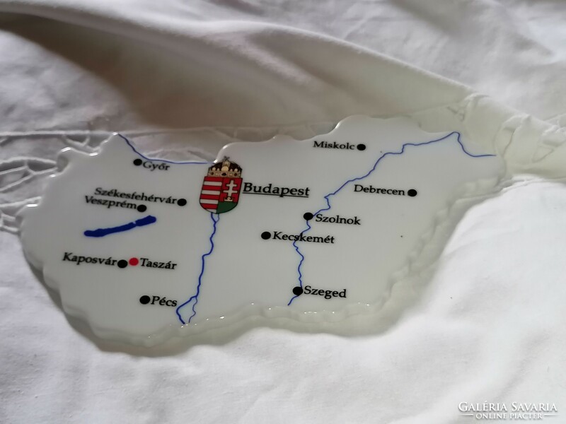 A Taszári Légibázis Magyarországi térképen, limitált Zsolnay plakett