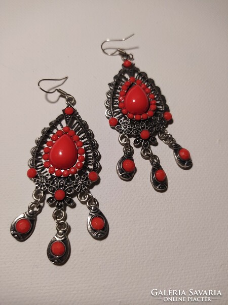 Impressive red stone earrings in silver