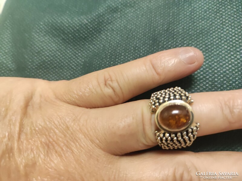 Izraeli ezüst gyűrű borostyán kővel