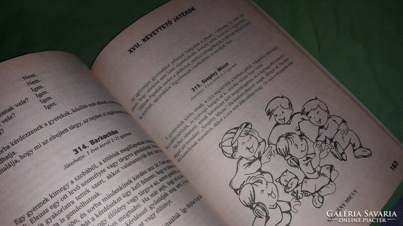Karlócainé Kelemen Marianne - Kisgyermekek játékoskönyve könyv a képek szerint Black & White