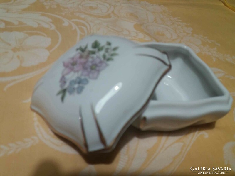 Virágos Zsolnay porcelán bonbonier vagy ékszertartó