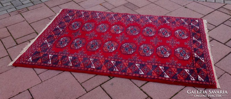 Hand-knotted Pakistani wool rug in beautiful colors