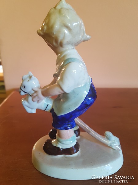Lovacskázó kisfiú (hibátlan) régi porcelán szobor
