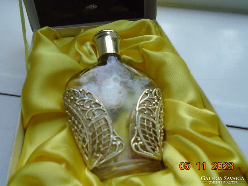Chance parfum bottle in a decorative silver-plated lattice socket, in an original art deco silk-lined box