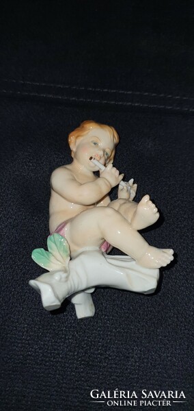 Ens porcelain figure