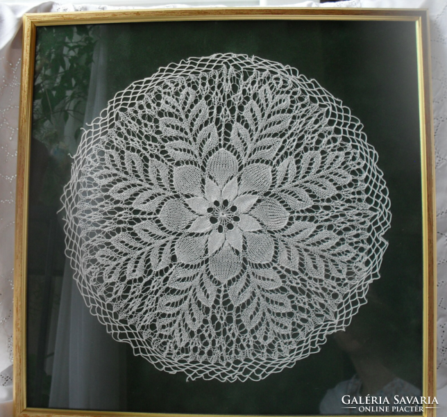 Round lace tablecloth in a sophisticated frame