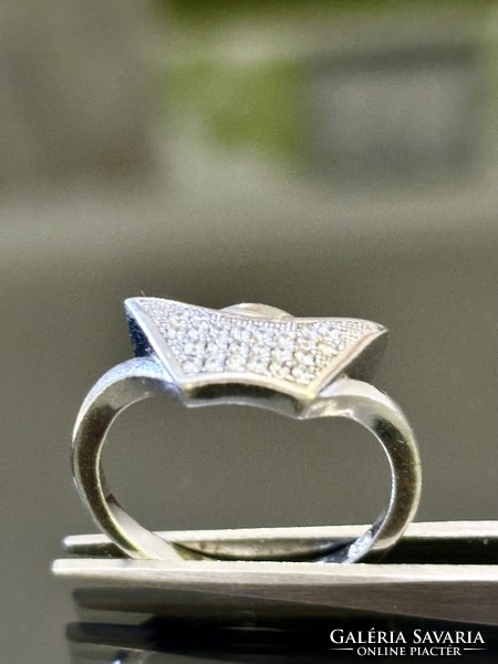 Gyönyörűséges ezüst gyűrű