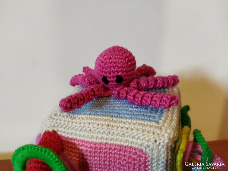 Crochet sensory cube