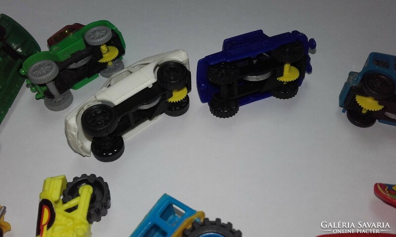 Régi,retro kinder lenkerekes játék  kisautók,motor,repülő,11 db!