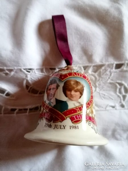 Lady Diana and Prince Charles wedding souvenir porcelain perfume holder 1981