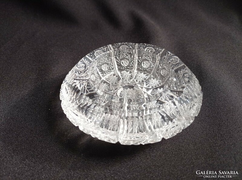 Lip crystal ashtray