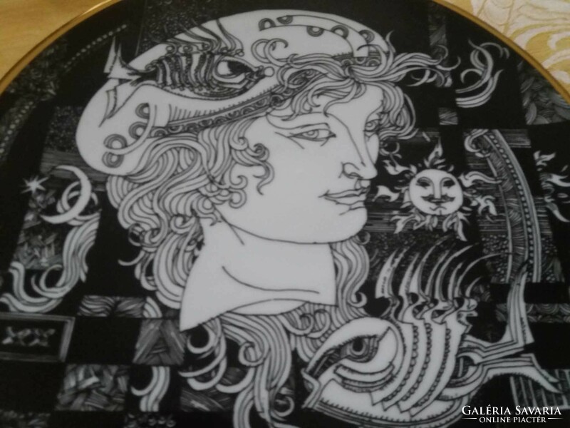 Hólloháza porcelain wall plate designed by Andre Szász