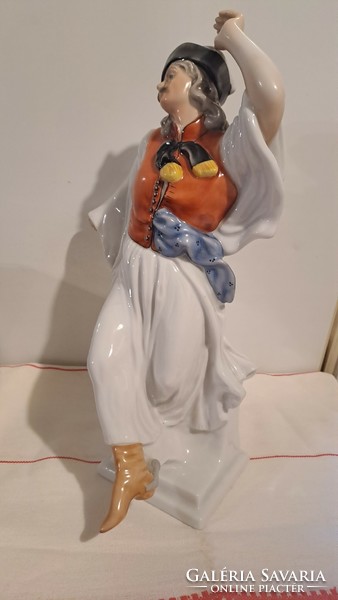 Herendi táncoló magyar porcelán figura