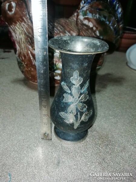 Míves' old metal vase is in the condition shown in the pictures