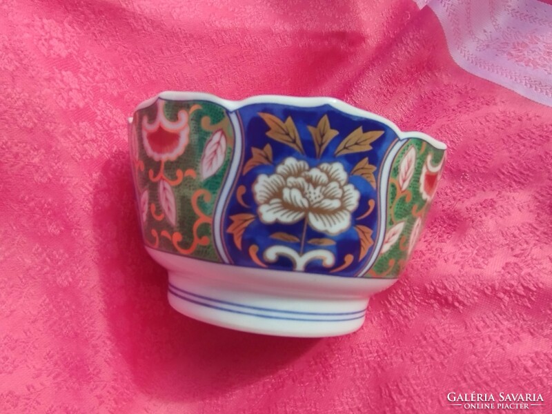 Beautiful Japanese Imari(?) porcelain bowl