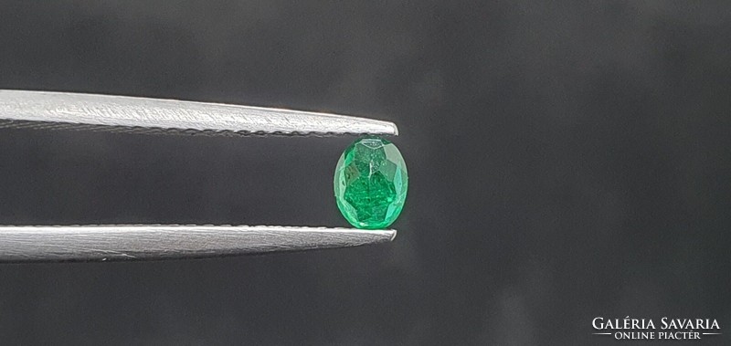 Brazilian emerald oval 0.27 Carat. With certification.