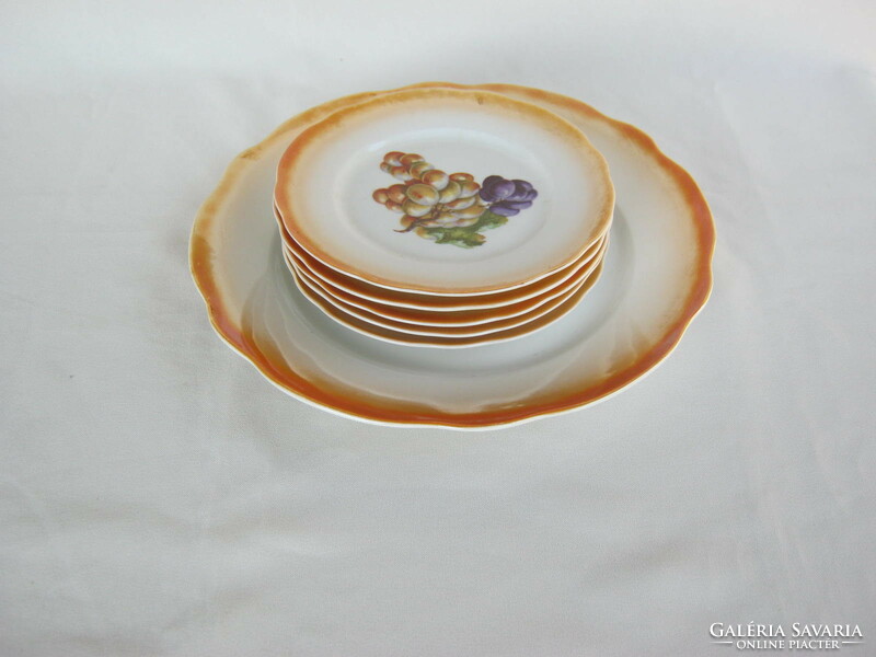 Zsolnay porcelain plate set with grape fruit pattern