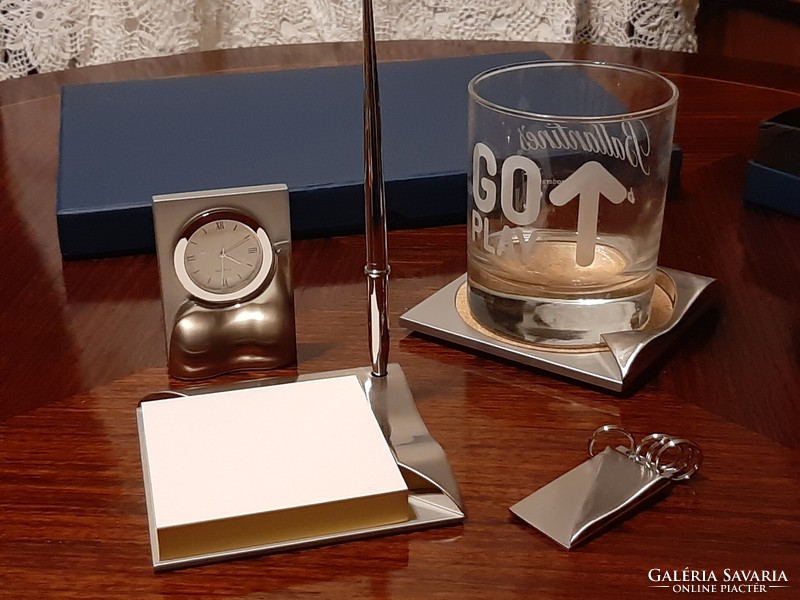 Exclusive metal desk office set in a gift box