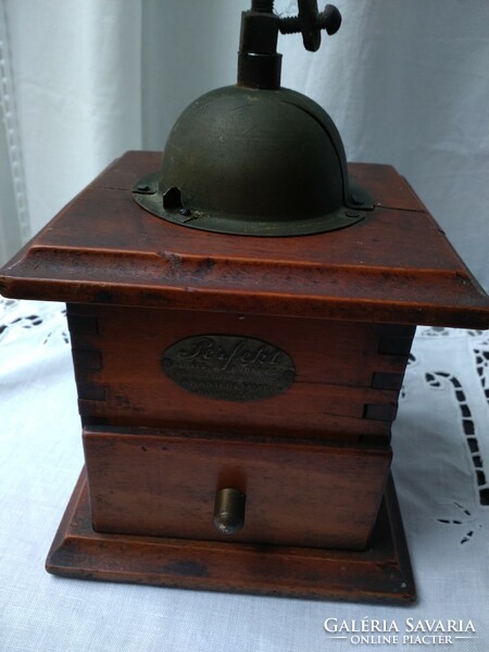 Perfect antique pepper grinder /museum piece/