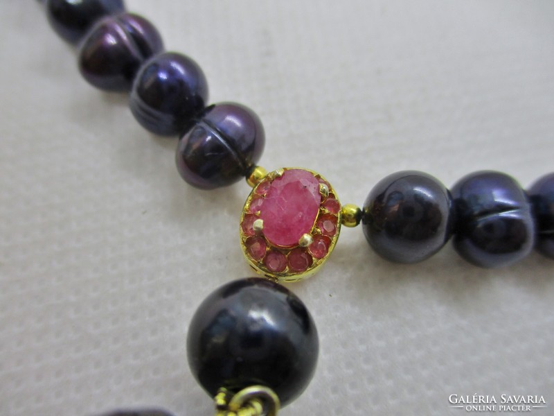 Beautiful genuine black pearl necklace with rubies and gold-plated silver clasp
