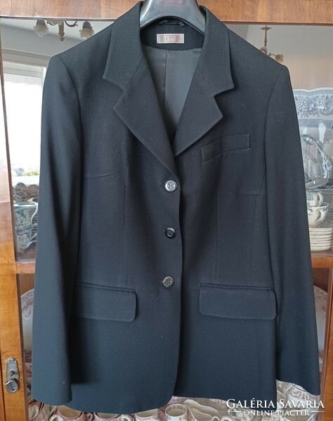 100% wool, turnover brand black blazer, jacket with silk lining. Extended style, size 40