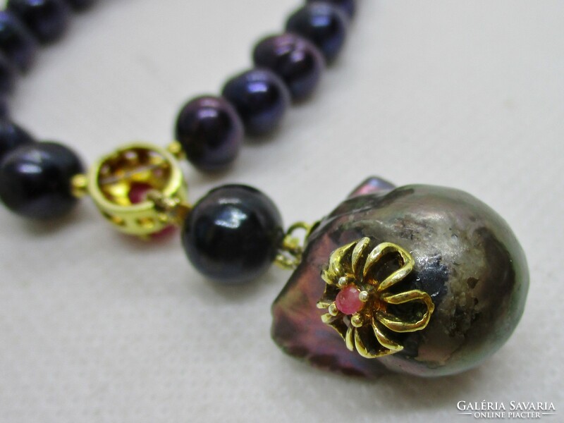 Beautiful genuine black pearl necklace with rubies and gold-plated silver clasp