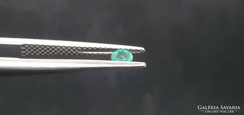 Brazilian emerald round 0.18 Carat. With certification.