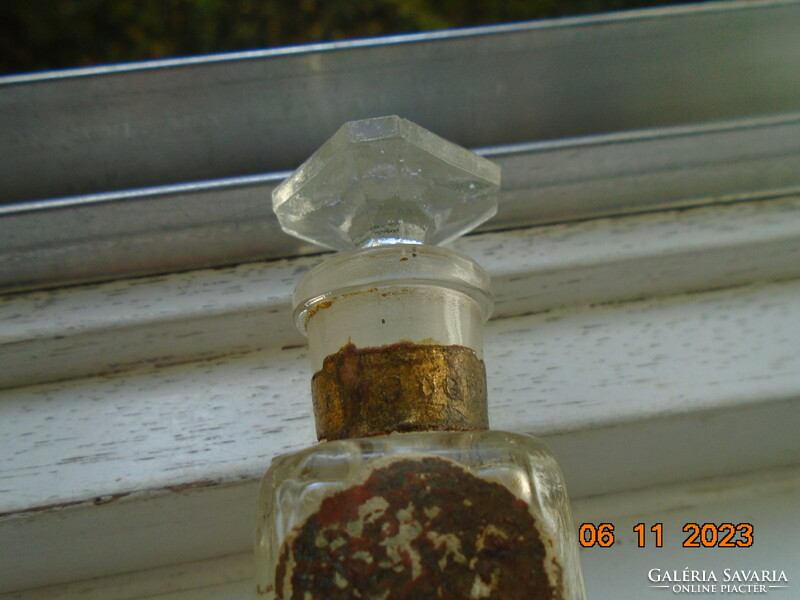 19 Sz vrais parfume de fleurs with gilded embossed label, faceted French perfume bottle