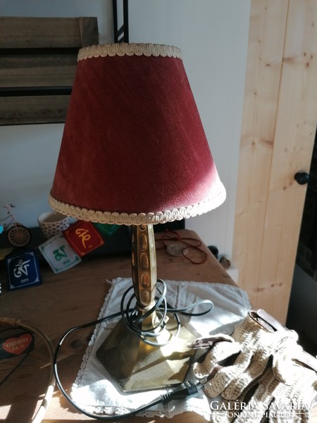 Gyönyörű régi réztalpú lámpa