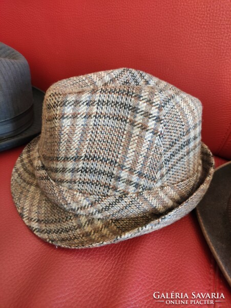 Nice condition checkered men's hat 