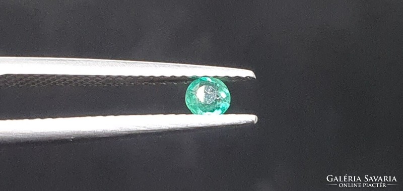 Brazilian emerald round 0.18 Carat. With certification.