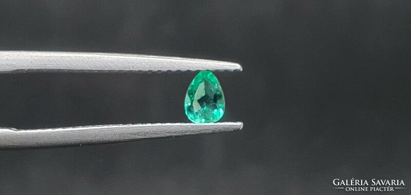 Brazilian emerald drop 0.21 Carat. With certification.