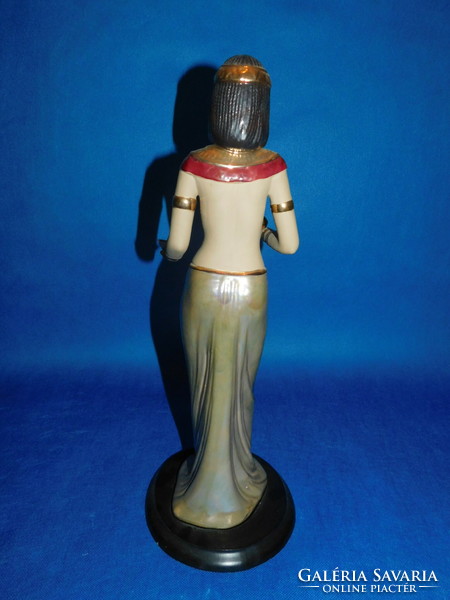 Egyiptom álló figura