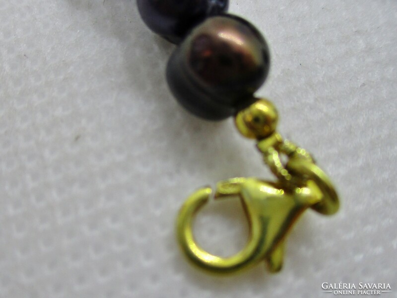 Szépséges valódi fekete gyöngy nyaklánc rubinokkal aranyozott ezüst kapoccsal