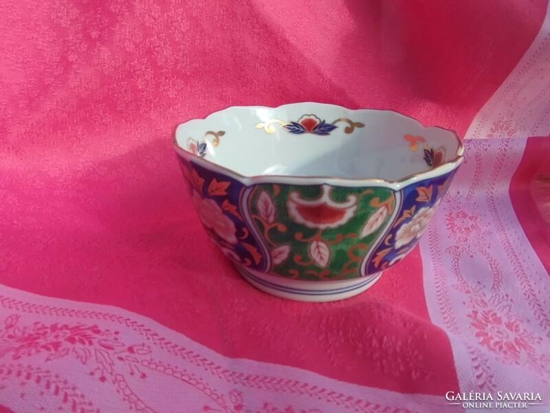 Beautiful Japanese Imari(?) porcelain bowl