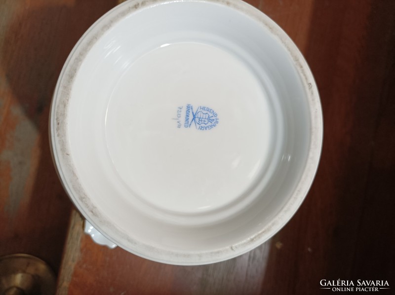 Herend porcelain bowl, size 16 x 20 cm. Victorian pattern