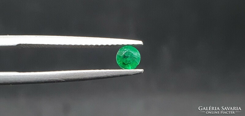 Brazilian emerald round 0.26 Carat. With certification.