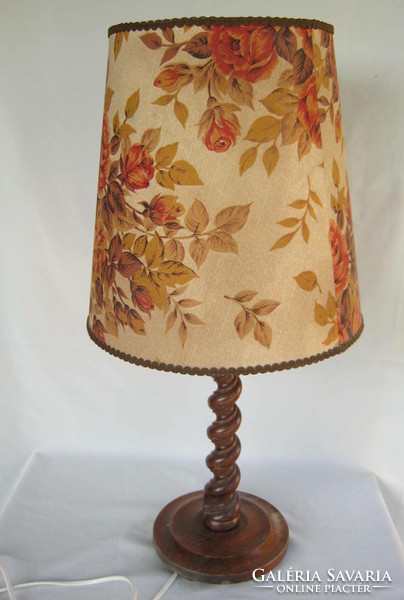 Koloniál stílusú lámpa csavart fa test rózsás lámpaernyővel 70 cm