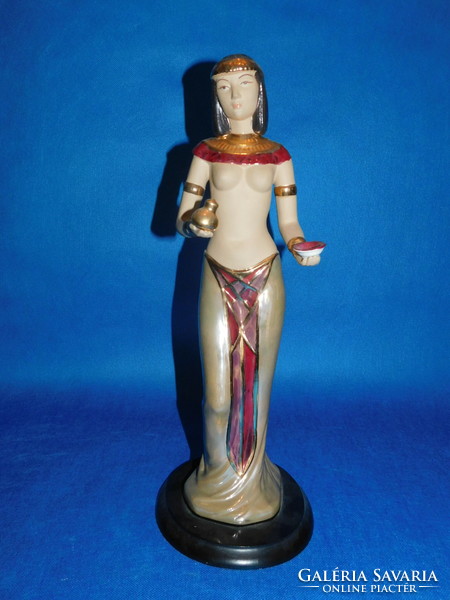 Egyiptom álló figura