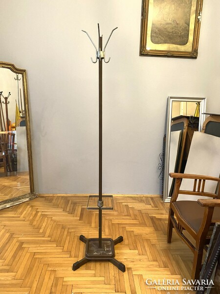 RETRO VAS RUHA FOGAS KABÁT, ESERNYŐ ÉS KALAP TARTÓVAL 182 CM