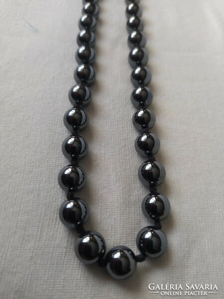 Elegant and striking hematite pearl necklace