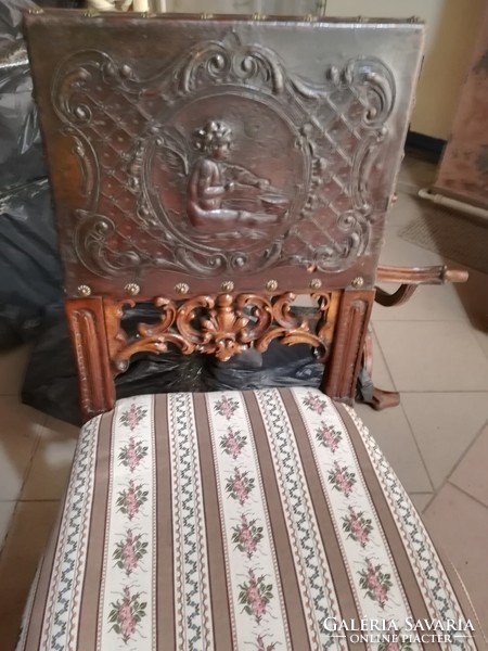 Akár db-ra is ! 5 db-os garnitúra-neoreneszánsz asztal 4 székkel felújítva, bőr háttámlás székek