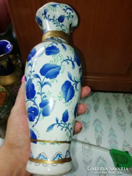 Porcelán váza Chinai 10..a képeken látható állapotban van