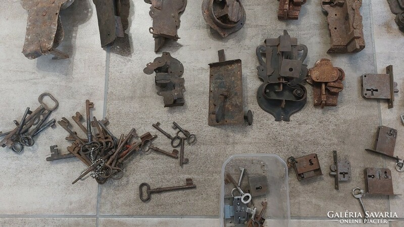 (K) antique locks, keys