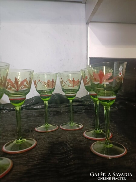 Beautiful emerald green stemmed glasses