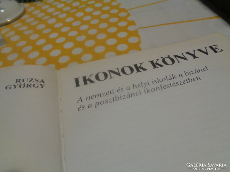 Book of icons written by ruzsa gy. New condition !!