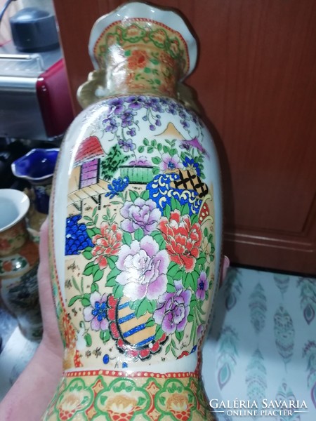 Porcelain vase, Chinese 7.. It is in the condition shown in the pictures