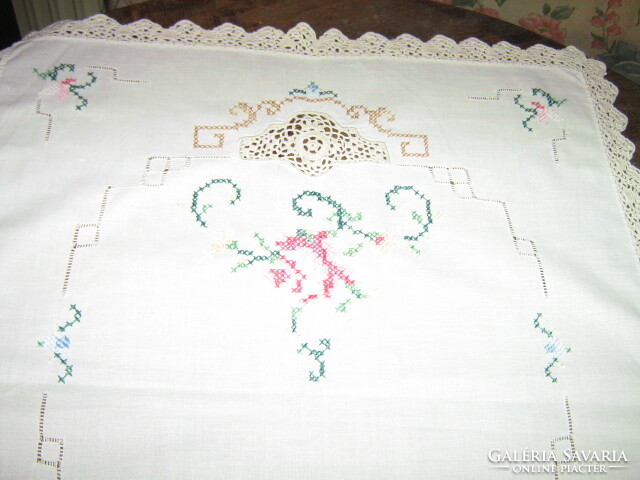Beautiful hand crocheted embroidered rose tablecloth runner